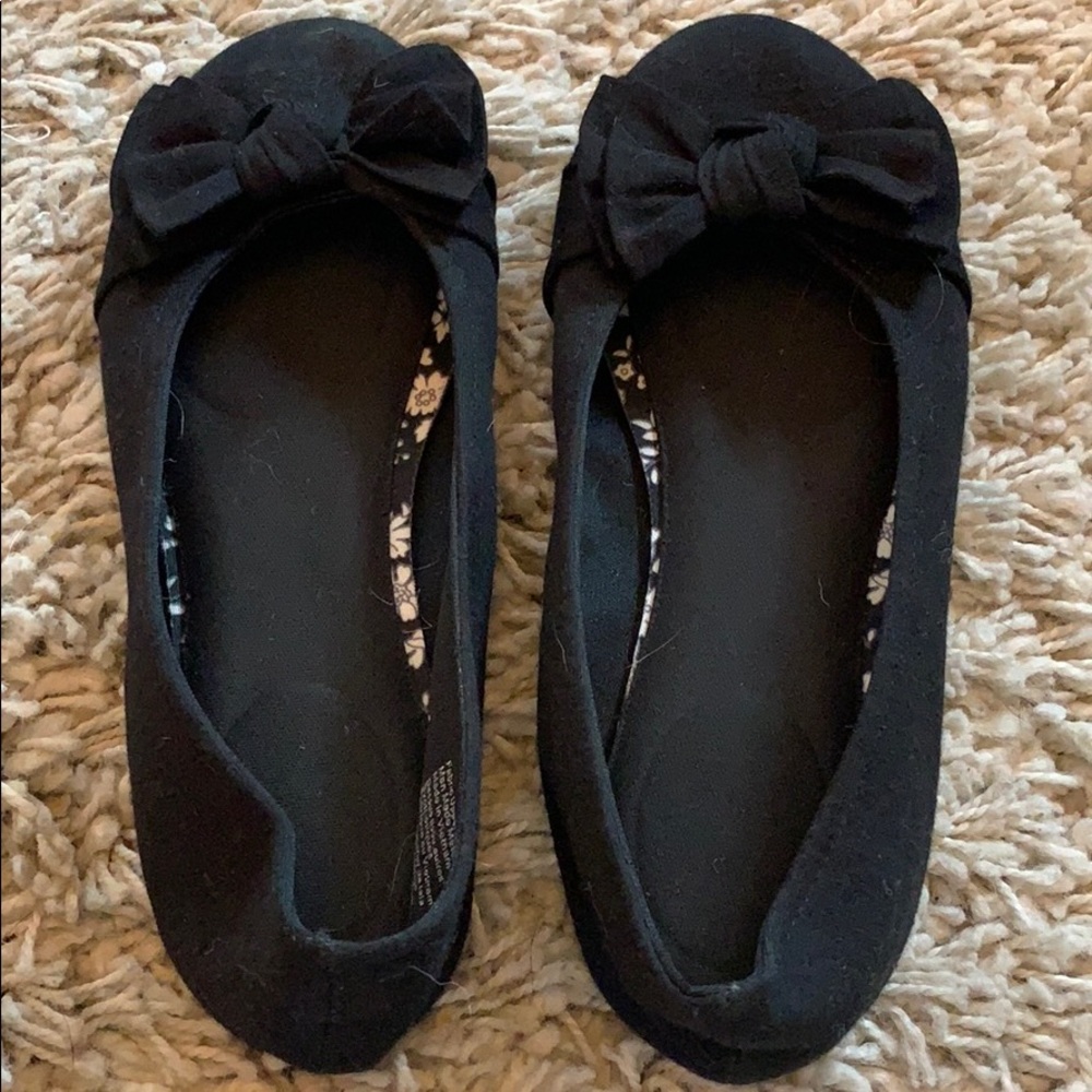 Kids black flats